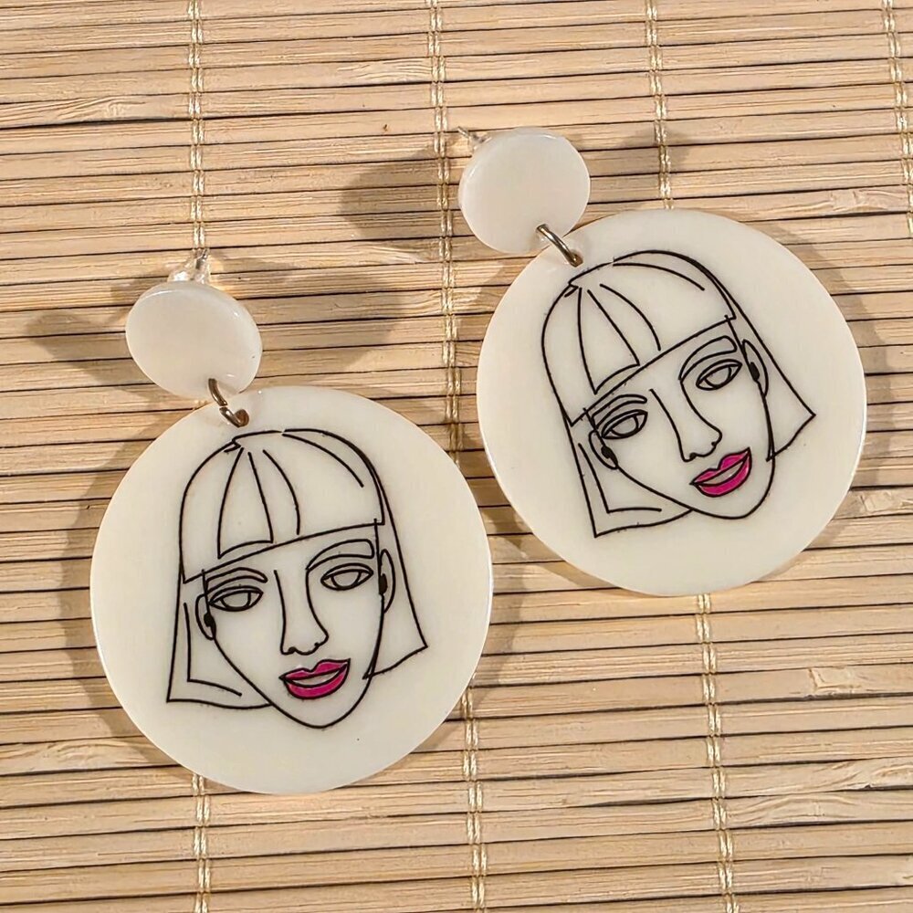 Retro 80s Style Artsy Woman Red LIps Face Vintage Lucite Pendant Dangle earrings - Picture 6 of 8